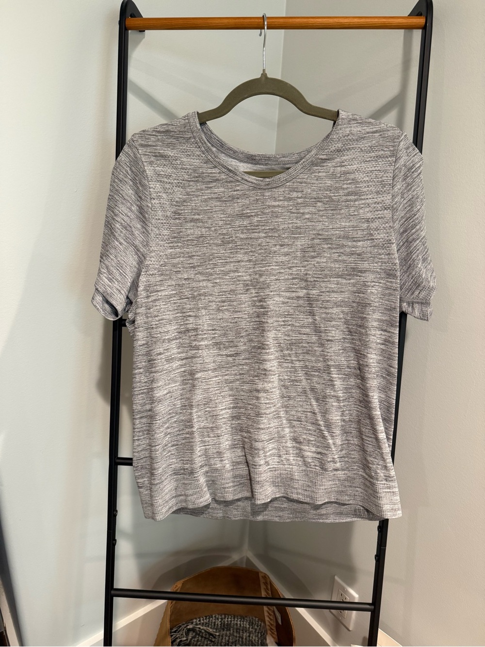 Athleta Heathered Gray Short Sleeve Knit Top